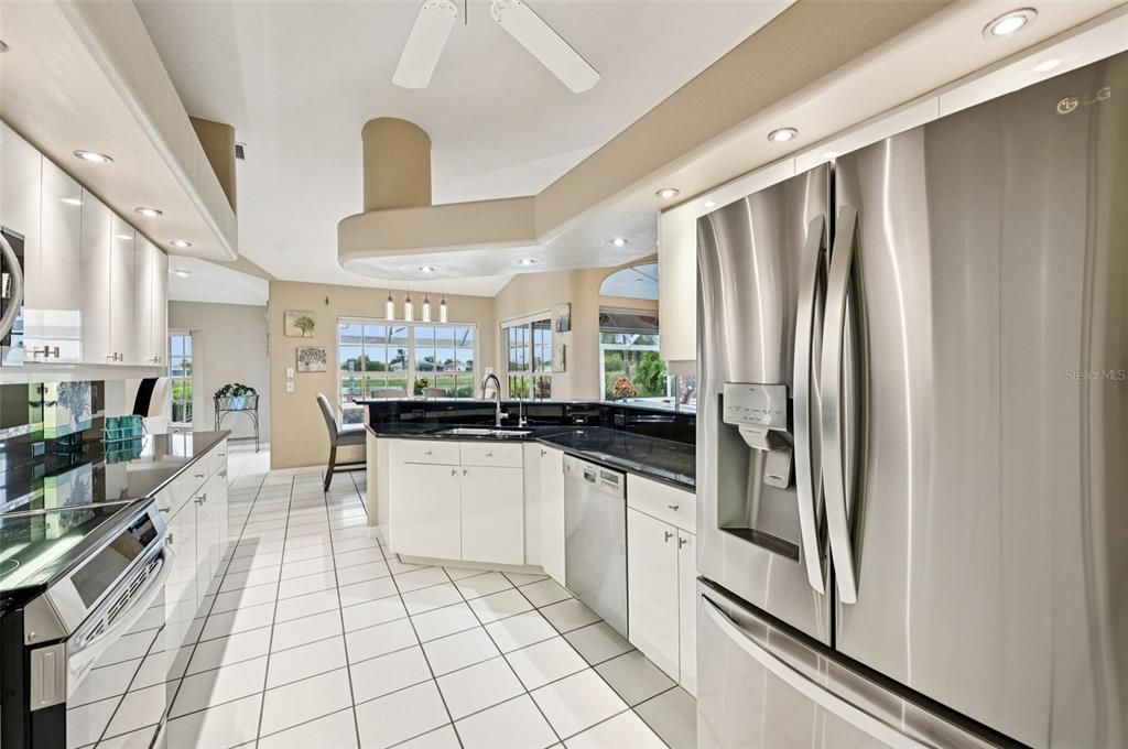 Под контрактом: $497,500 (3 спален, 2 ванн, 2328 Квадратных фут)