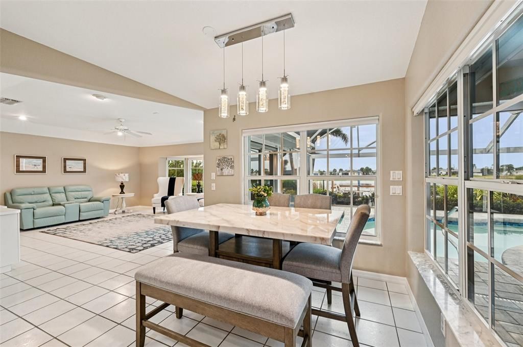 Под контрактом: $497,500 (3 спален, 2 ванн, 2328 Квадратных фут)