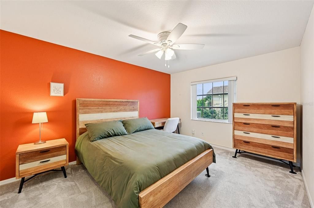 Под контрактом: $497,500 (3 спален, 2 ванн, 2328 Квадратных фут)