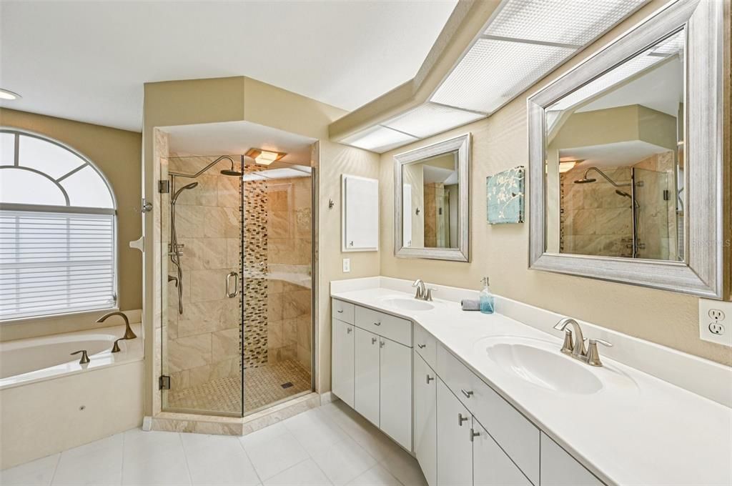 Под контрактом: $497,500 (3 спален, 2 ванн, 2328 Квадратных фут)