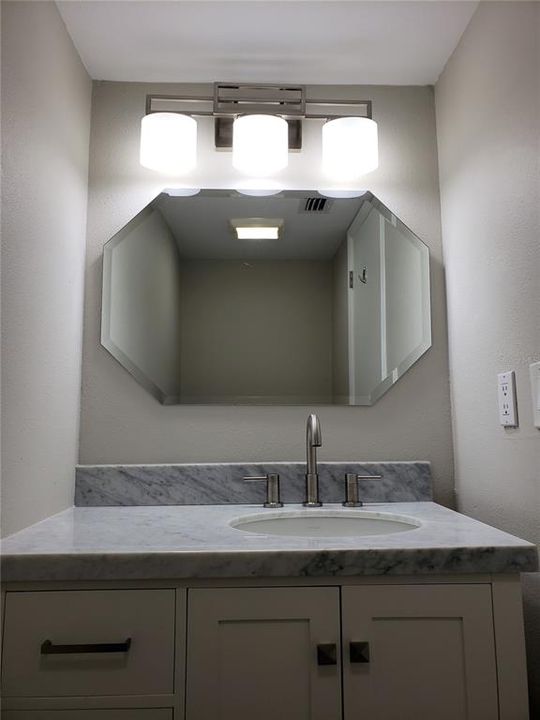 For Sale: $239,900 (1 beds, 1 baths, 728 Square Feet)