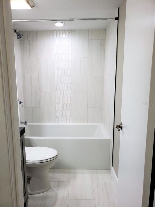 For Sale: $239,900 (1 beds, 1 baths, 728 Square Feet)