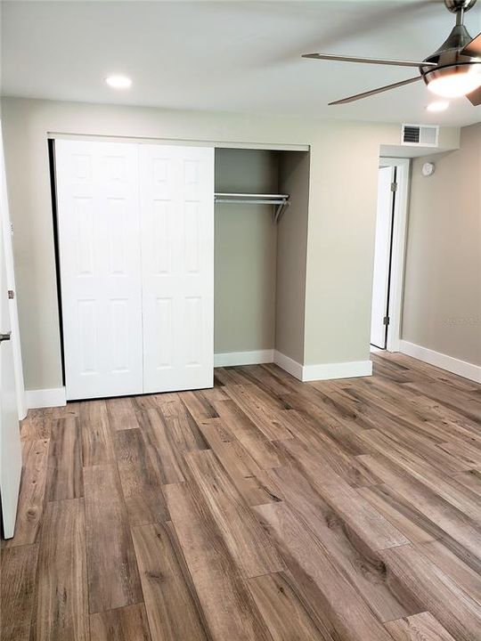 For Sale: $239,900 (1 beds, 1 baths, 728 Square Feet)