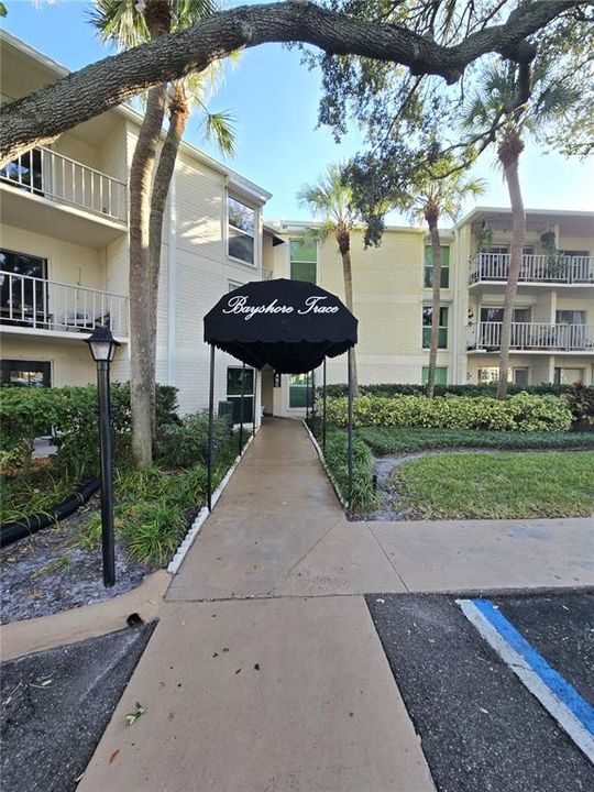 For Sale: $239,900 (1 beds, 1 baths, 728 Square Feet)