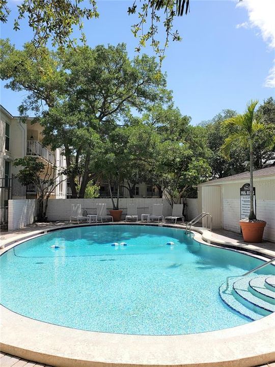 For Sale: $239,900 (1 beds, 1 baths, 728 Square Feet)