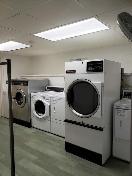 For Sale: $239,900 (1 beds, 1 baths, 728 Square Feet)