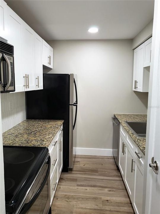 For Sale: $239,900 (1 beds, 1 baths, 728 Square Feet)