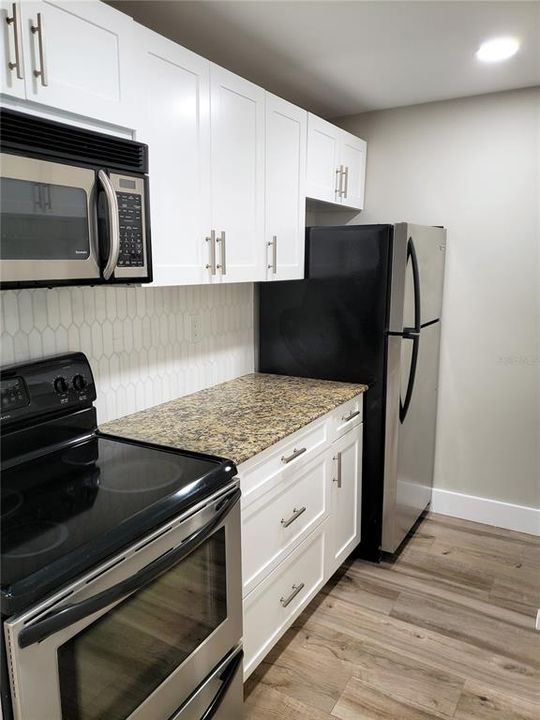 For Sale: $239,900 (1 beds, 1 baths, 728 Square Feet)