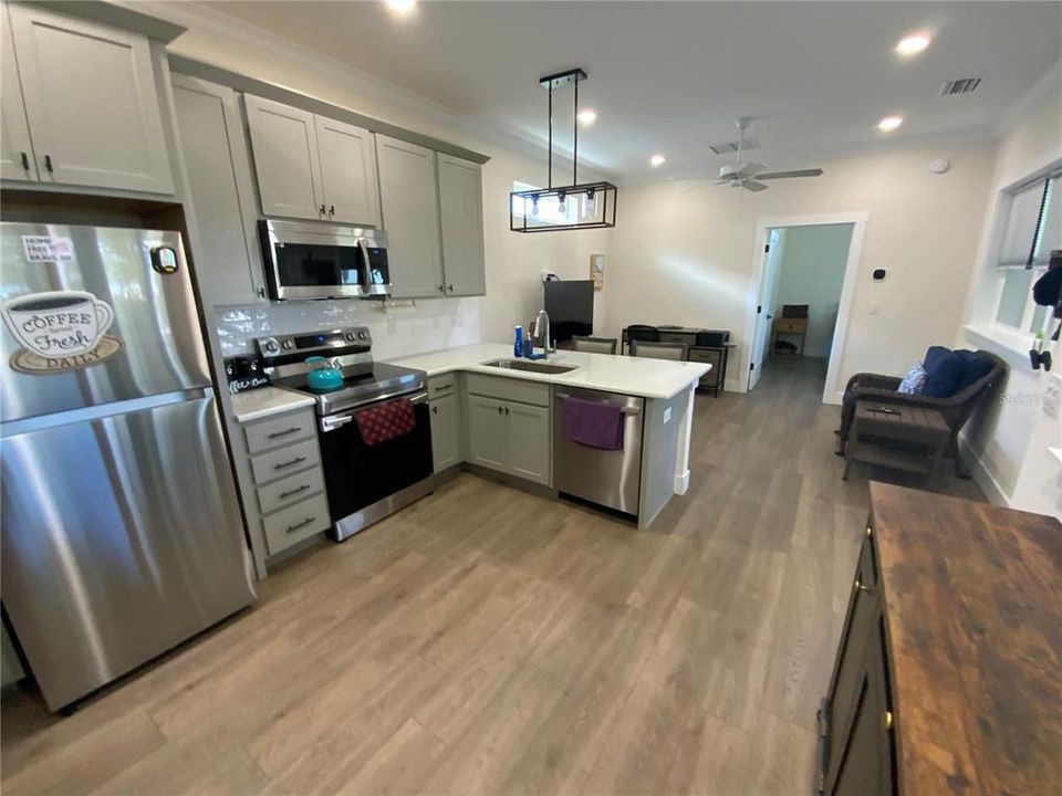 En Venta: $192,500 (2 camas, 2 baños, 772 Pies cuadrados)