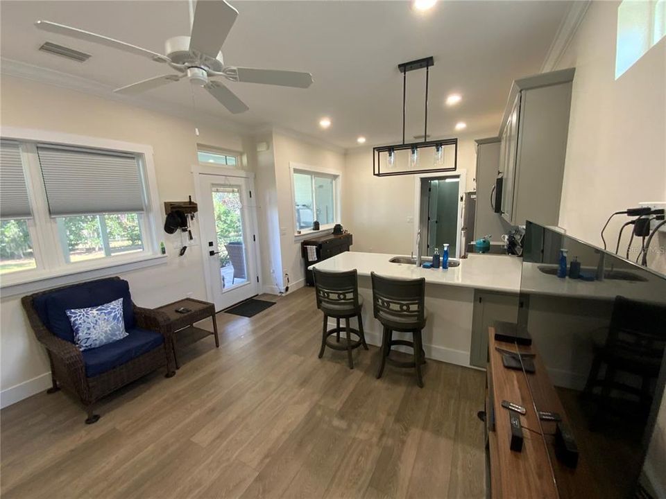 En Venta: $192,500 (2 camas, 2 baños, 772 Pies cuadrados)