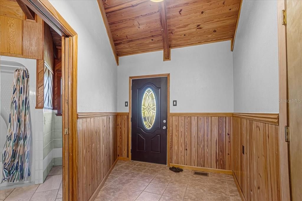 For Sale: $384,999 (3 beds, 2 baths, 1741 Square Feet)