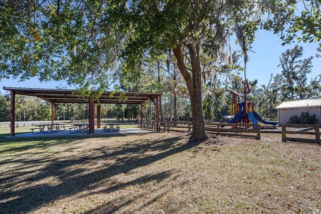 For Sale: $384,999 (3 beds, 2 baths, 1741 Square Feet)