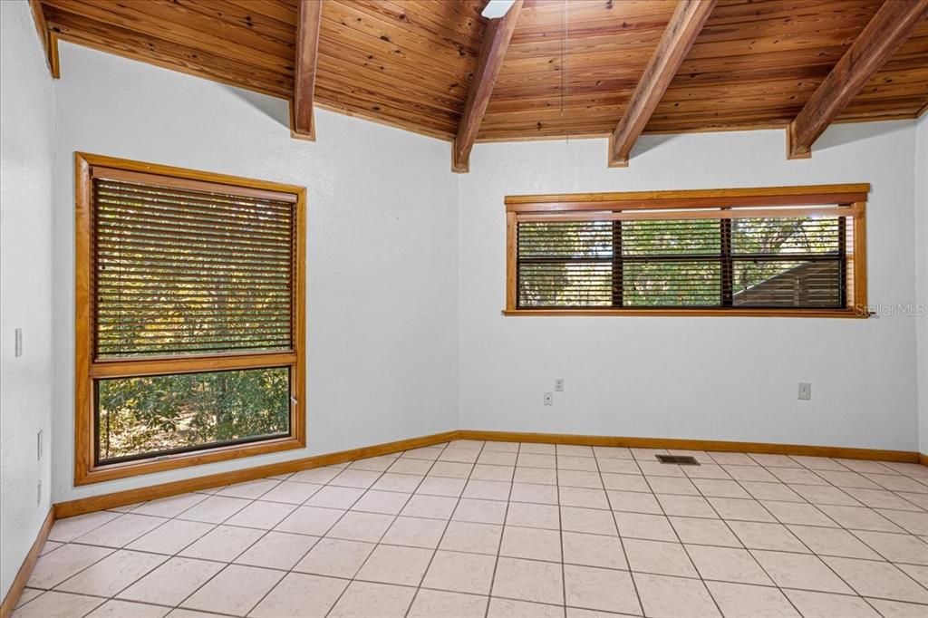 For Sale: $384,999 (3 beds, 2 baths, 1741 Square Feet)