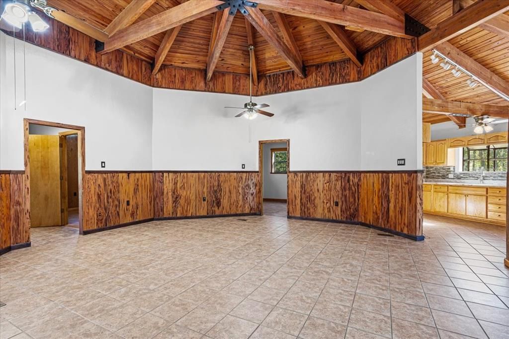 For Sale: $384,999 (3 beds, 2 baths, 1741 Square Feet)