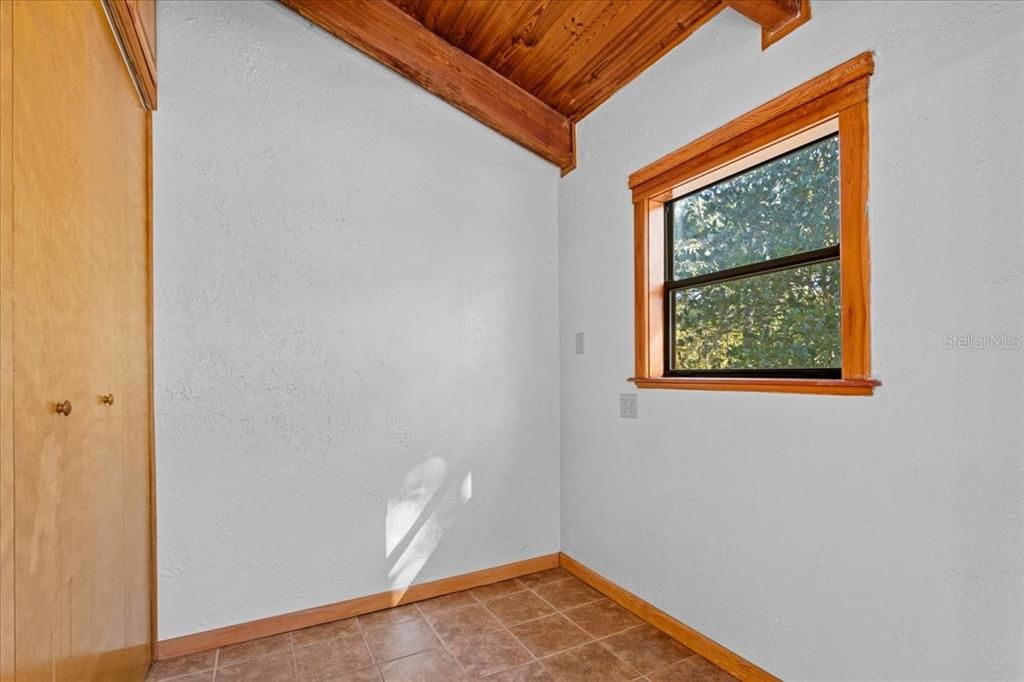 For Sale: $384,999 (3 beds, 2 baths, 1741 Square Feet)