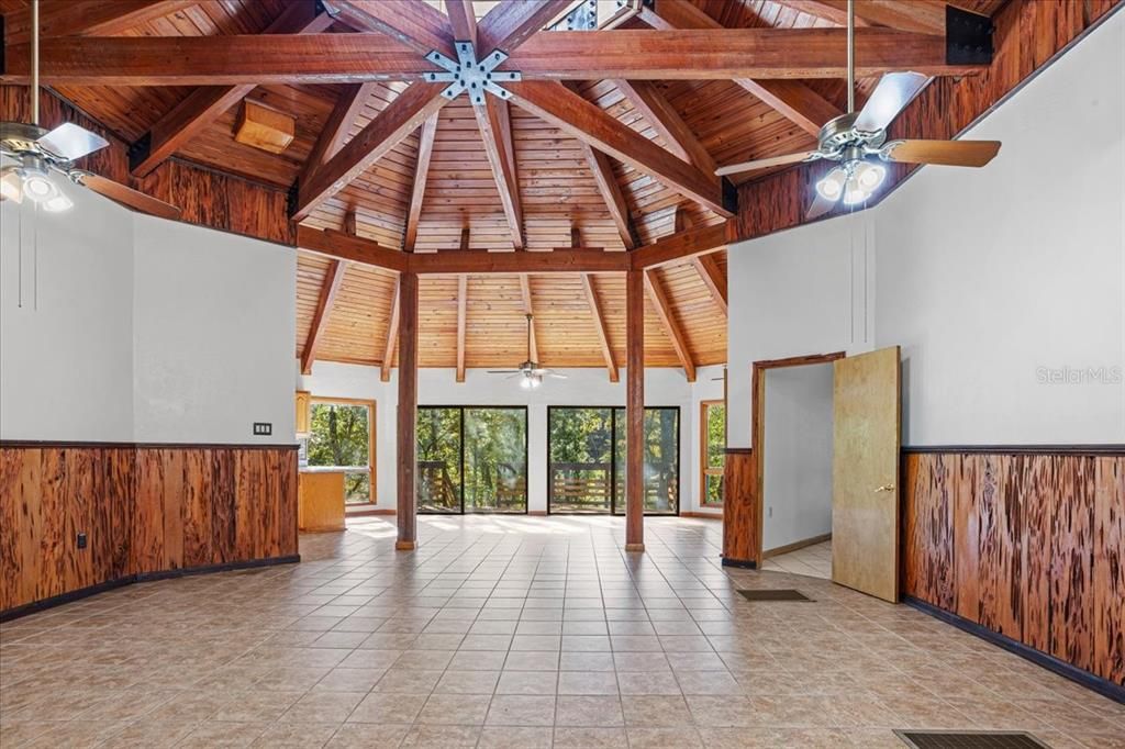 For Sale: $384,999 (3 beds, 2 baths, 1741 Square Feet)