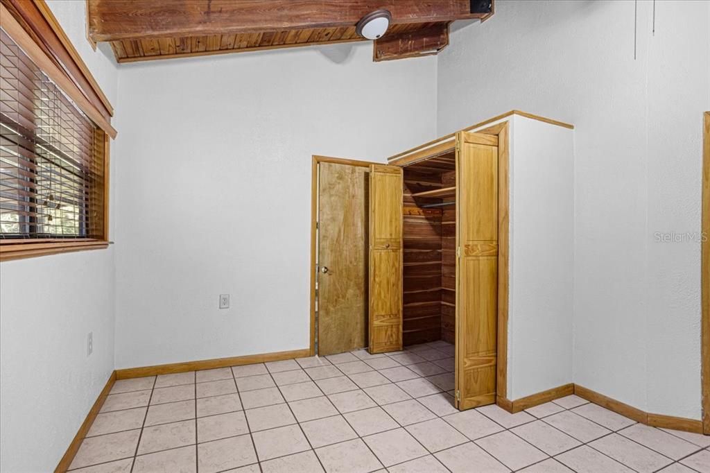 For Sale: $384,999 (3 beds, 2 baths, 1741 Square Feet)