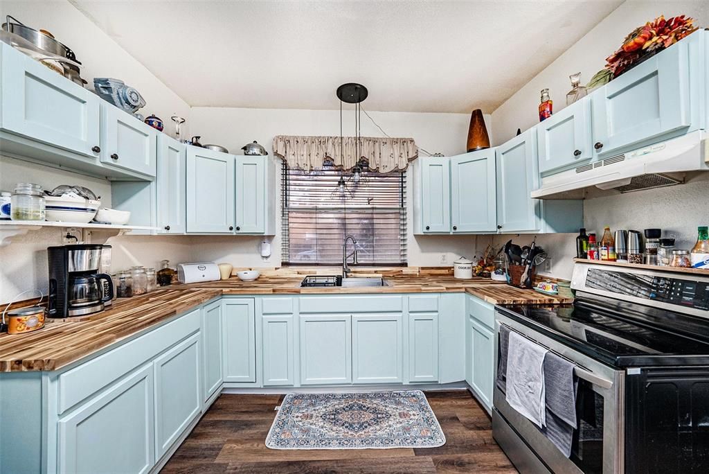 Active With Contract: $265,000 (3 beds, 2 baths, 1288 Square Feet)