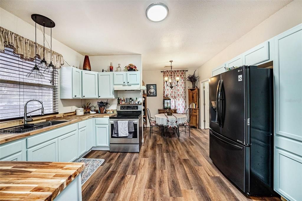 Active With Contract: $265,000 (3 beds, 2 baths, 1288 Square Feet)