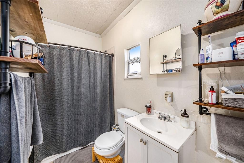 Active With Contract: $265,000 (3 beds, 2 baths, 1288 Square Feet)