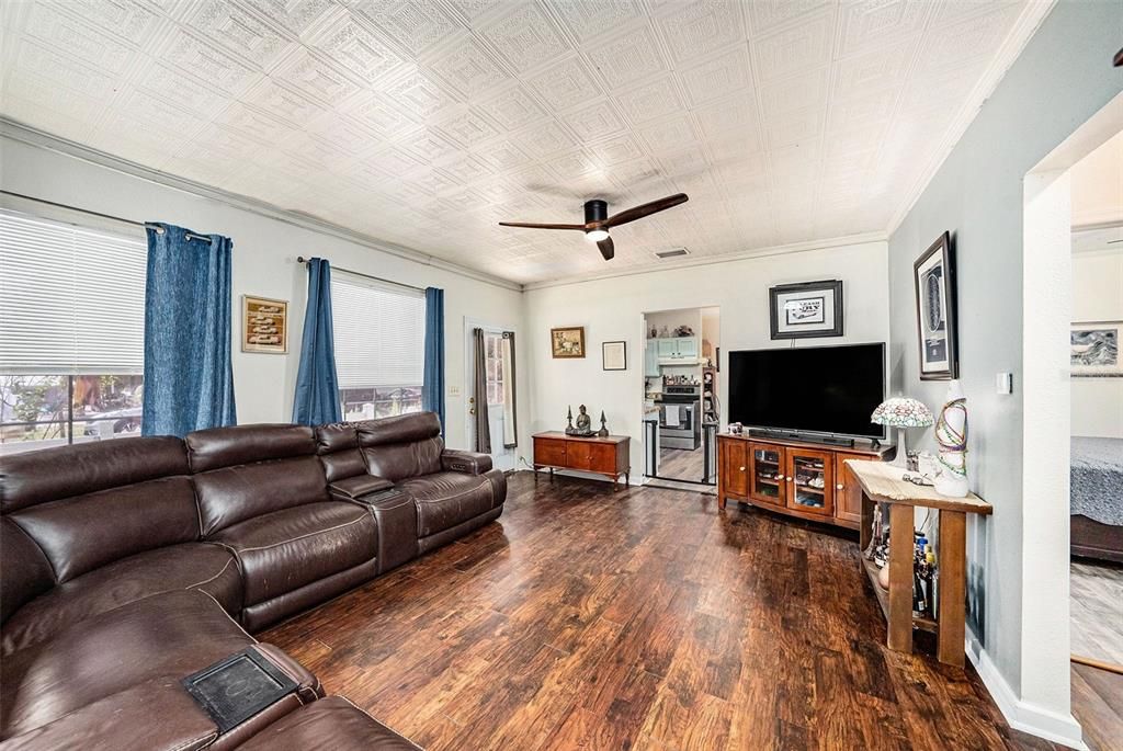 Active With Contract: $265,000 (3 beds, 2 baths, 1288 Square Feet)