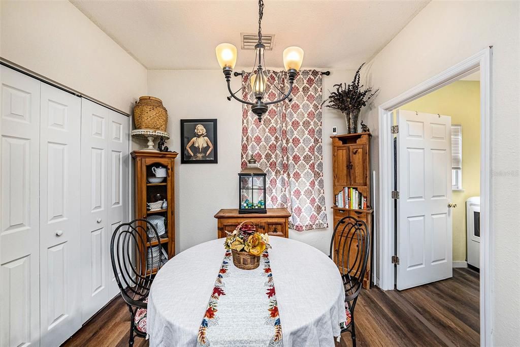 Active With Contract: $265,000 (3 beds, 2 baths, 1288 Square Feet)