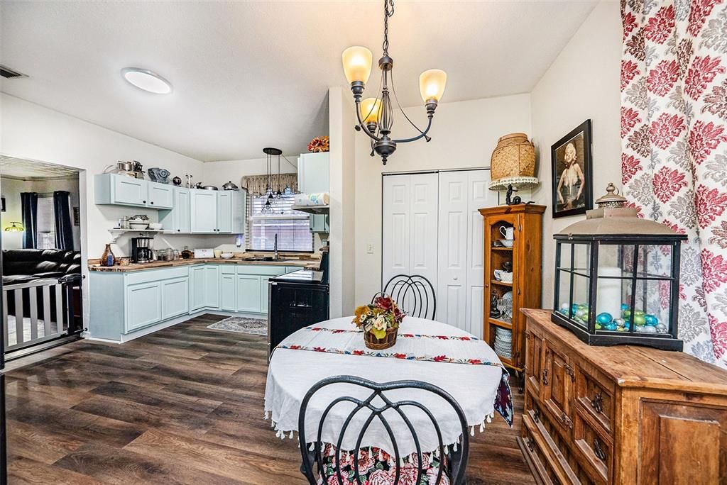 Active With Contract: $265,000 (3 beds, 2 baths, 1288 Square Feet)