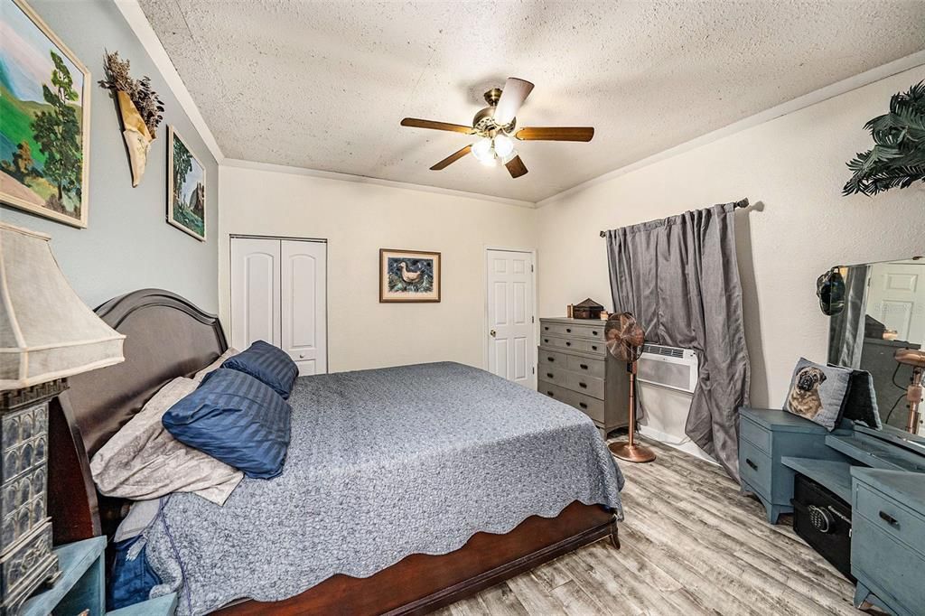 Active With Contract: $265,000 (3 beds, 2 baths, 1288 Square Feet)