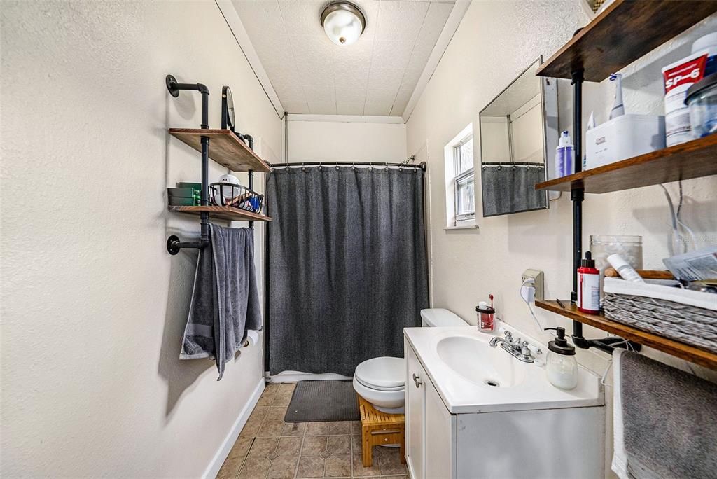 Active With Contract: $265,000 (3 beds, 2 baths, 1288 Square Feet)