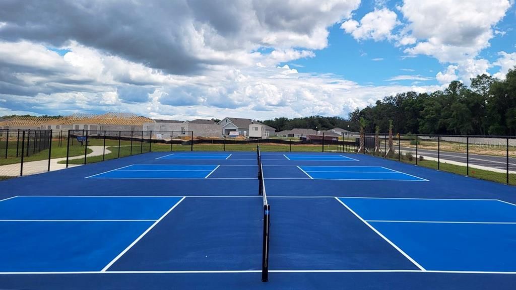 合同活跃: $259,990 (3 贝兹, 2 浴室, 1328 平方英尺)