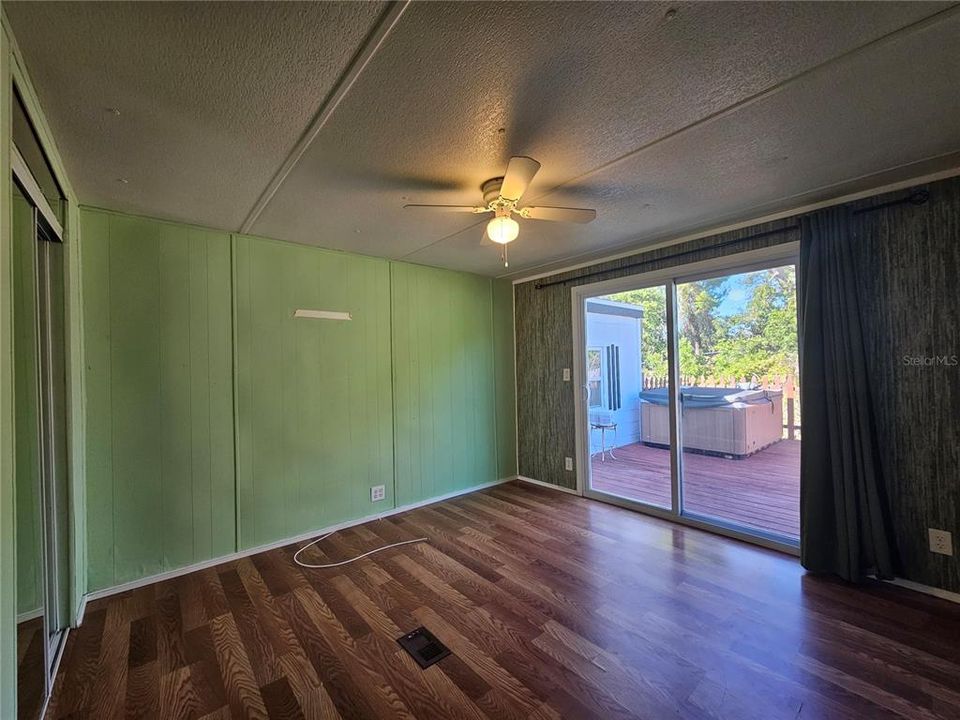 待售: $110,000 (2 贝兹, 1 浴室, 1258 平方英尺)