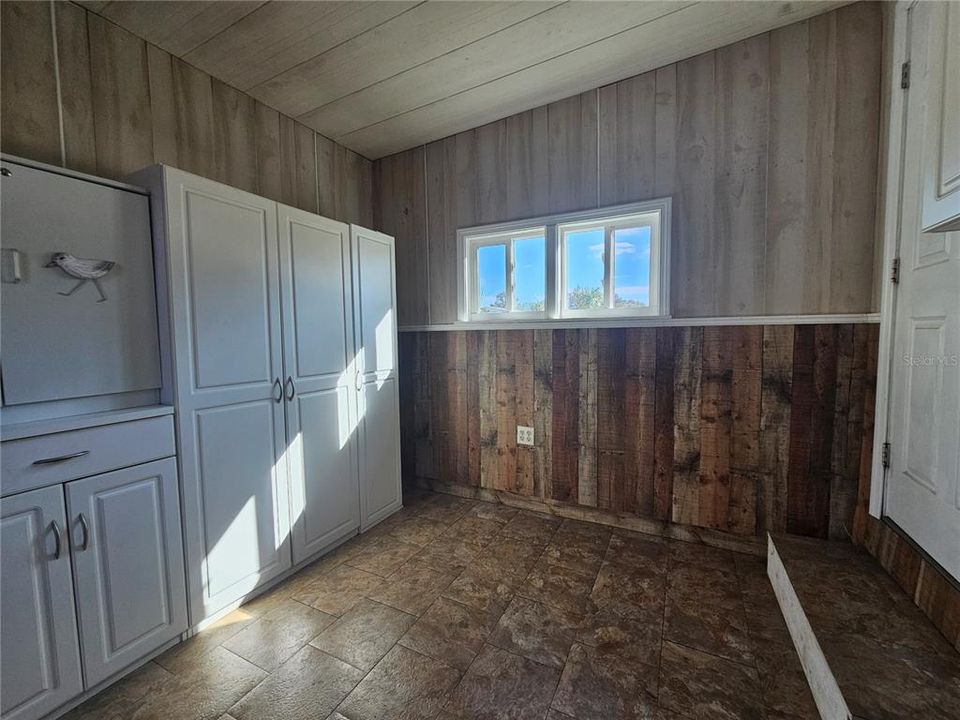 待售: $110,000 (2 贝兹, 1 浴室, 1258 平方英尺)