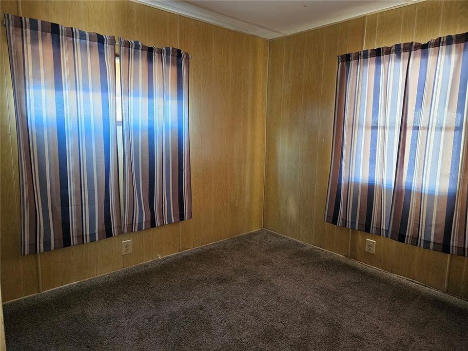 待售: $110,000 (2 贝兹, 1 浴室, 1258 平方英尺)