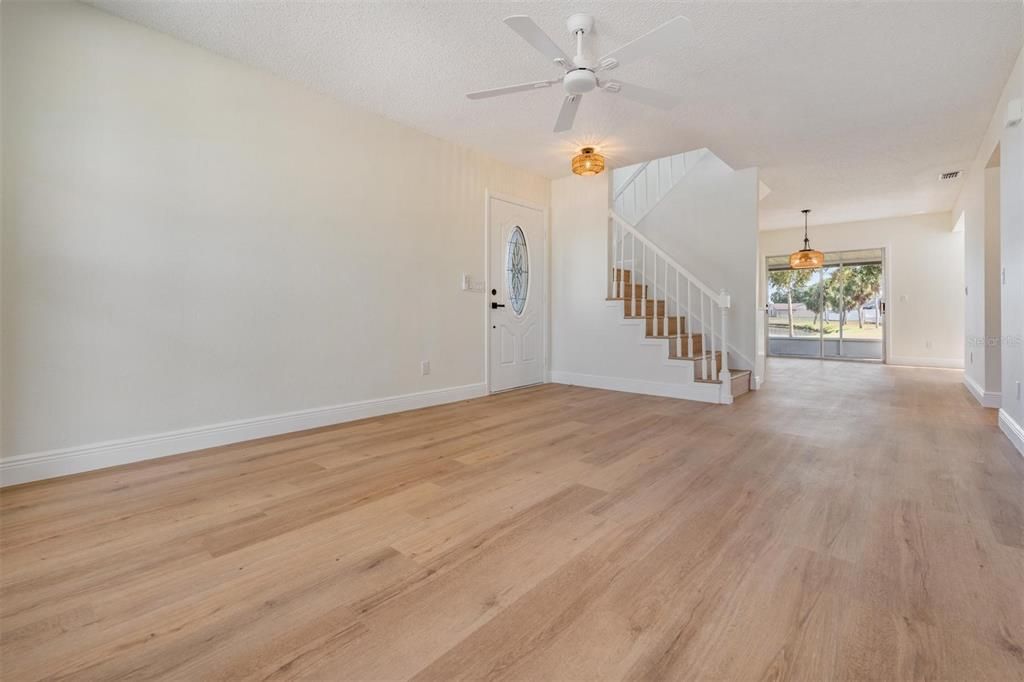 Active With Contract: $387,900 (3 beds, 2 baths, 1429 Square Feet)