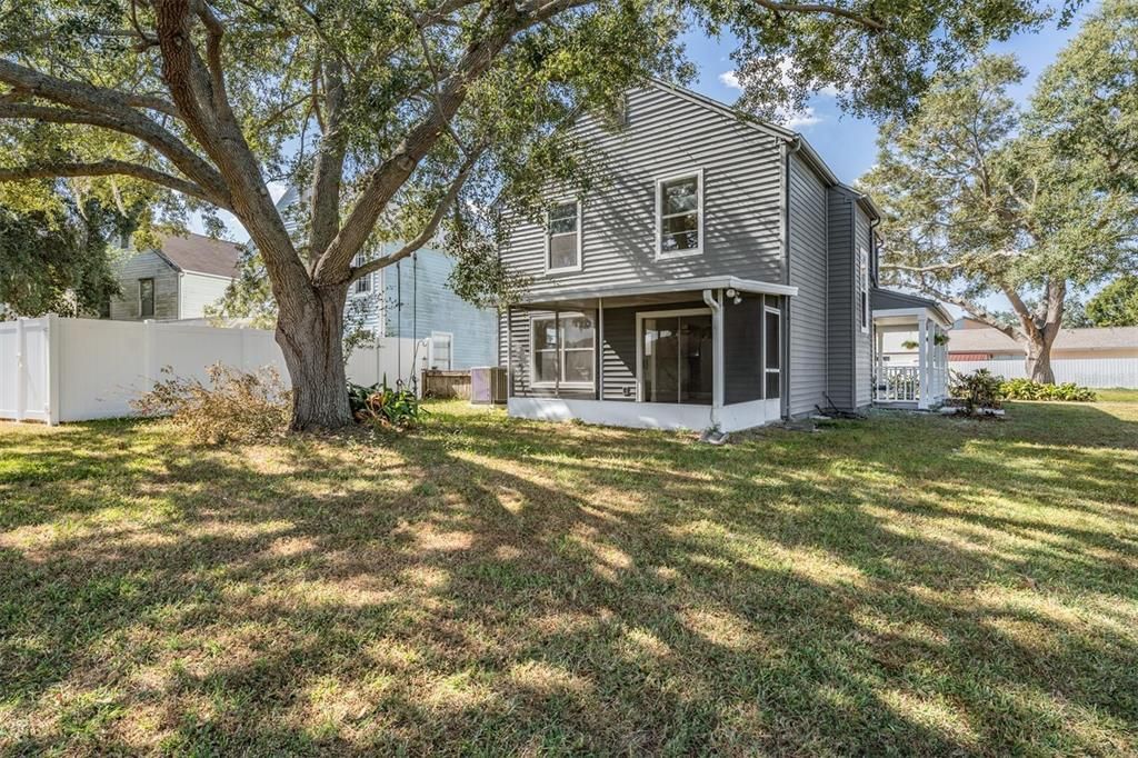 Active With Contract: $387,900 (3 beds, 2 baths, 1429 Square Feet)