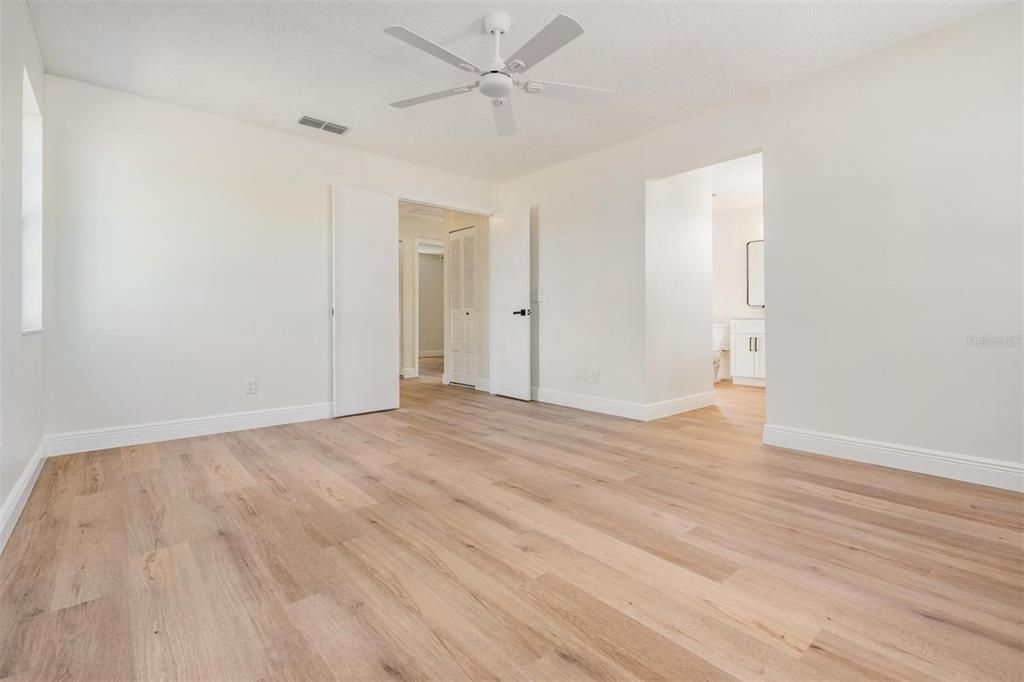 Active With Contract: $387,900 (3 beds, 2 baths, 1429 Square Feet)