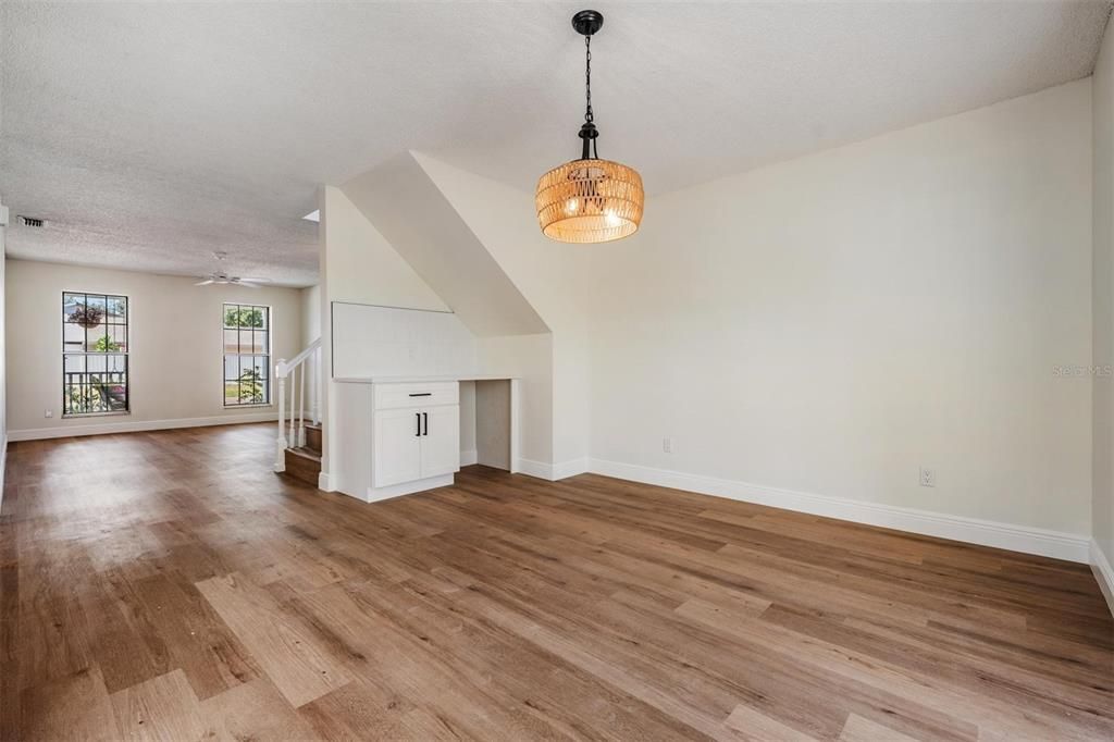 Active With Contract: $387,900 (3 beds, 2 baths, 1429 Square Feet)