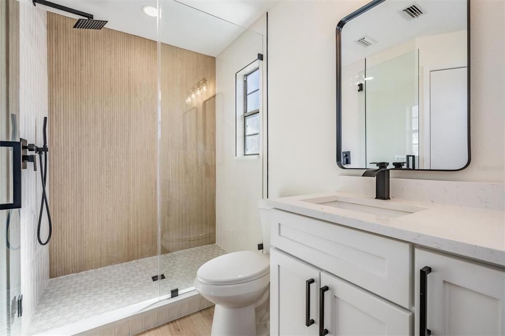 Active With Contract: $387,900 (3 beds, 2 baths, 1429 Square Feet)