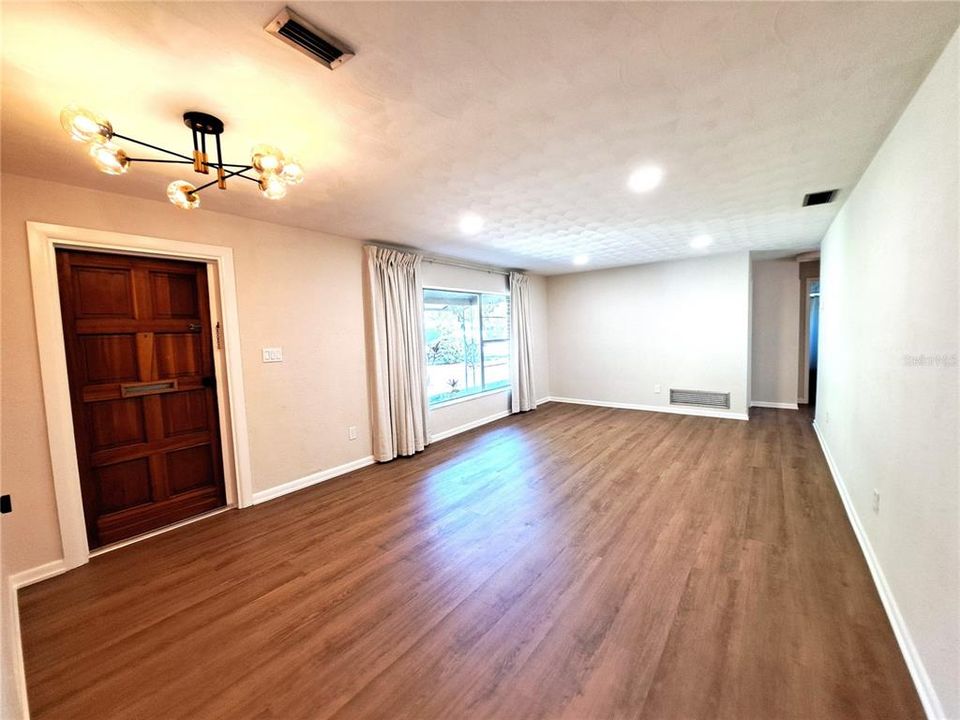 出租: $3,150 (3 贝兹, 2 浴室, 1408 平方英尺)