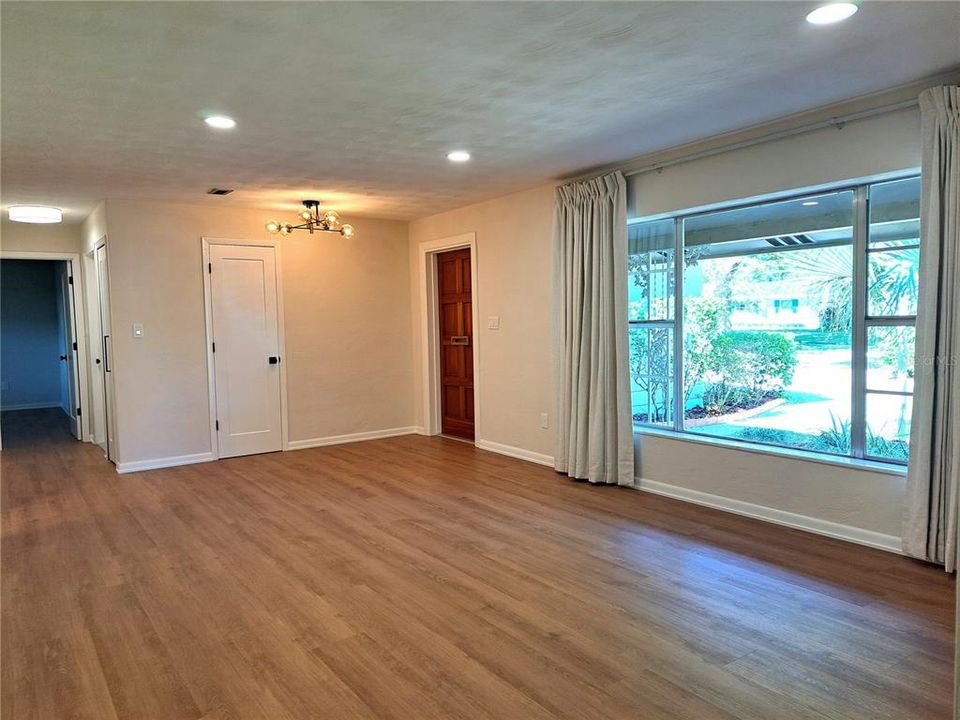 出租: $3,150 (3 贝兹, 2 浴室, 1408 平方英尺)