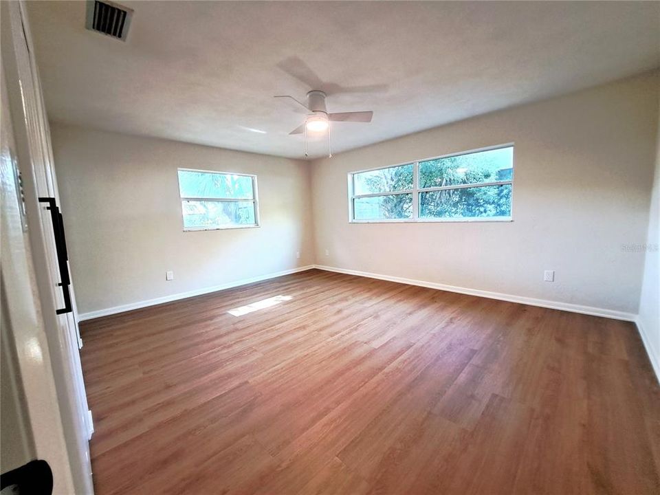 出租: $3,150 (3 贝兹, 2 浴室, 1408 平方英尺)