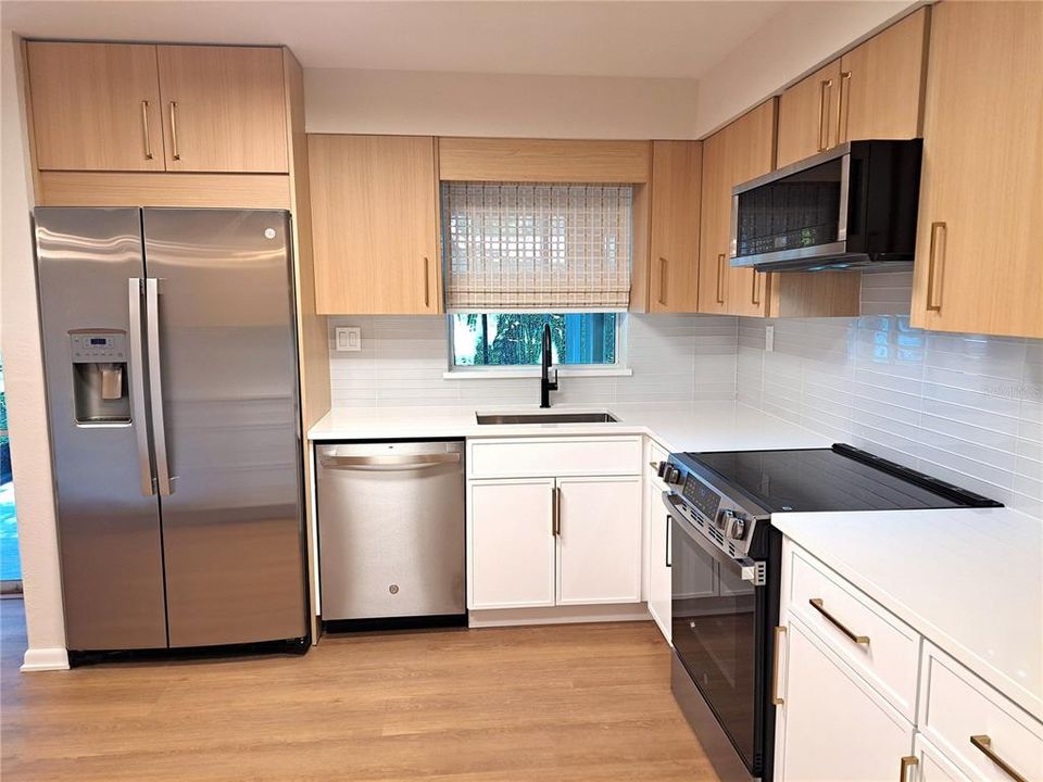 出租: $3,150 (3 贝兹, 2 浴室, 1408 平方英尺)