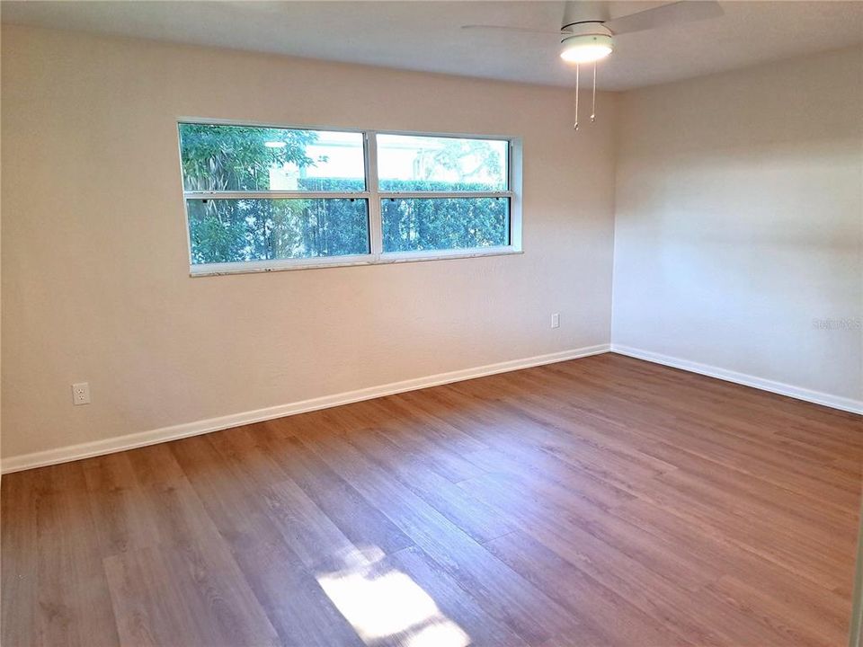 出租: $3,150 (3 贝兹, 2 浴室, 1408 平方英尺)