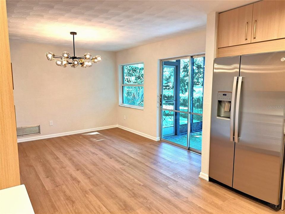 出租: $3,150 (3 贝兹, 2 浴室, 1408 平方英尺)