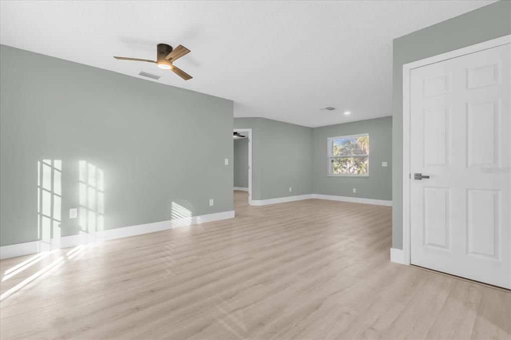 На продажу: $235,000 (2 спален, 1 ванн, 858 Квадратных фут)