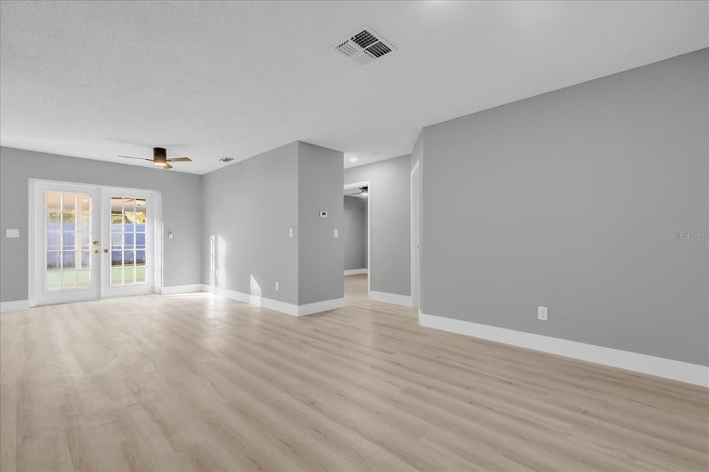 На продажу: $235,000 (2 спален, 1 ванн, 858 Квадратных фут)