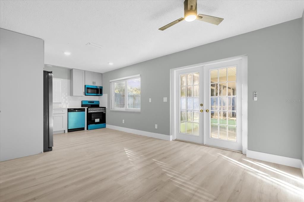 На продажу: $235,000 (2 спален, 1 ванн, 858 Квадратных фут)