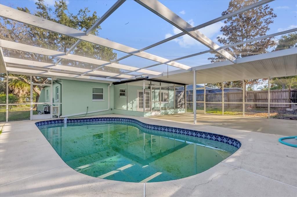 На продажу: $235,000 (2 спален, 1 ванн, 858 Квадратных фут)