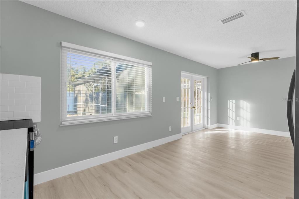 На продажу: $235,000 (2 спален, 1 ванн, 858 Квадратных фут)