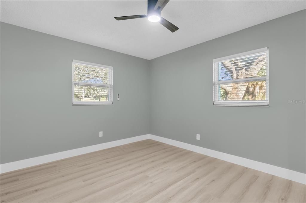 На продажу: $235,000 (2 спален, 1 ванн, 858 Квадратных фут)